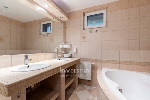 Prodaný dům 300 m², pozemek 676 m²
