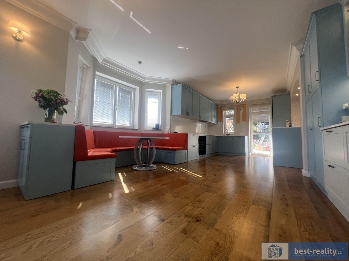 Prodej domu 676 m², pozemek 2737 m²