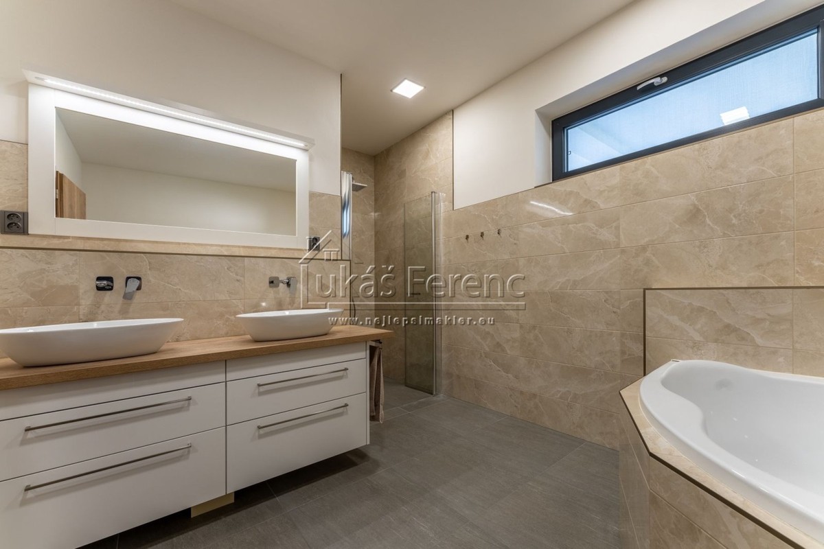 Prodej domu 221 m², pozemek 1950 m²
