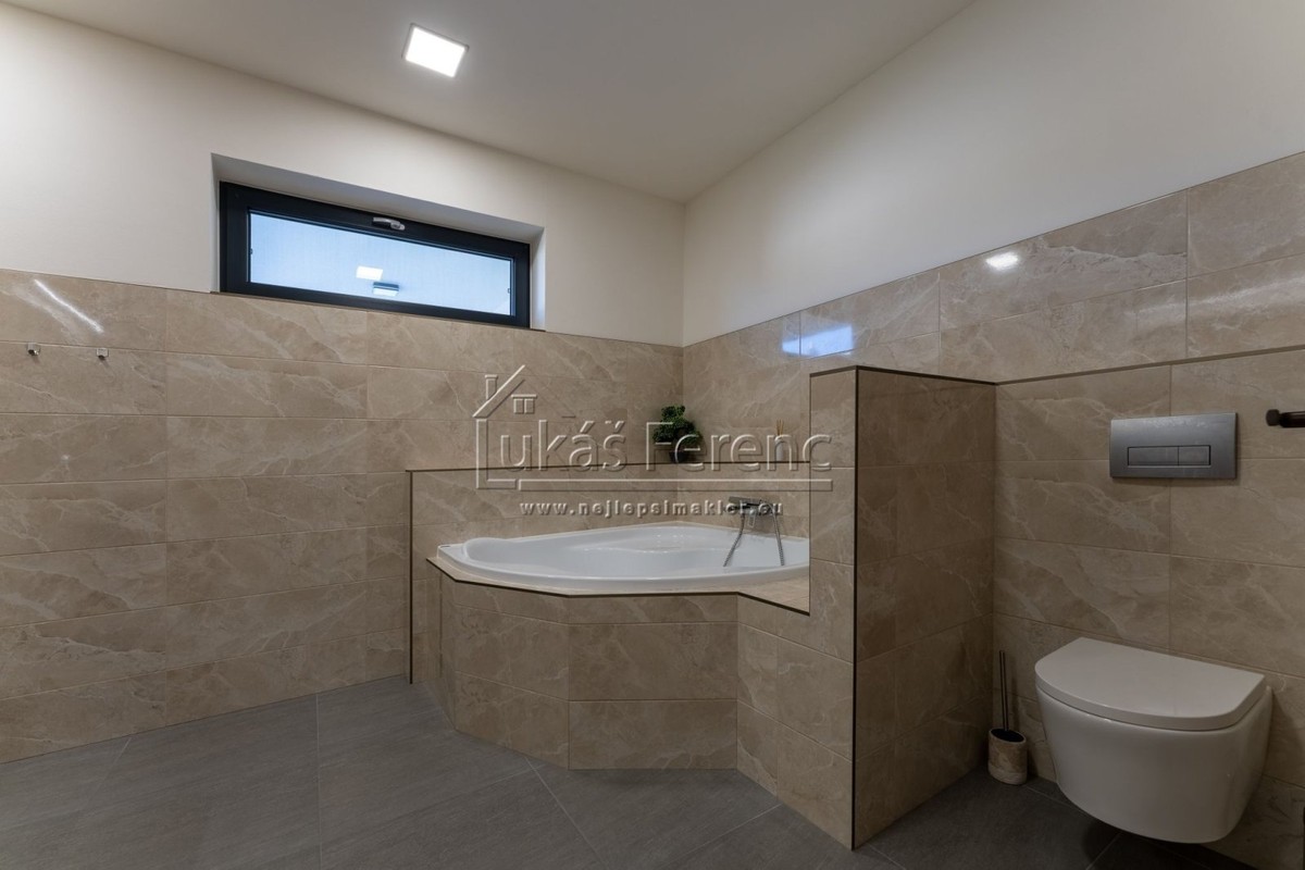 Prodej domu 221 m², pozemek 1950 m²