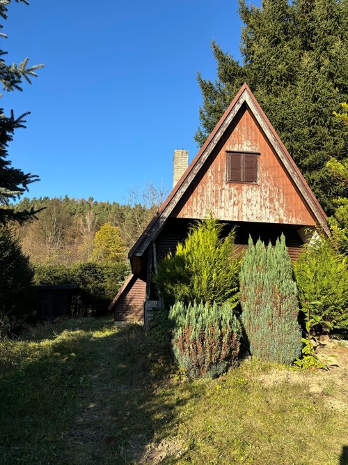 Prodaná chata 40 m², pozemek 343 m²
