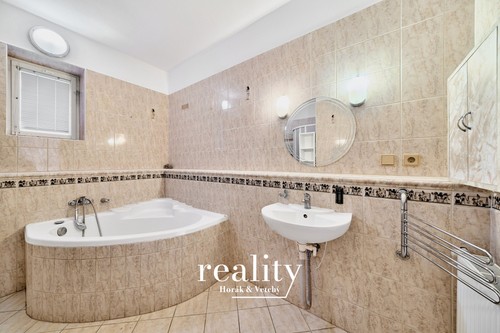 Prodej zemědělské usedlosti 500 m², pozemek 11645 m²