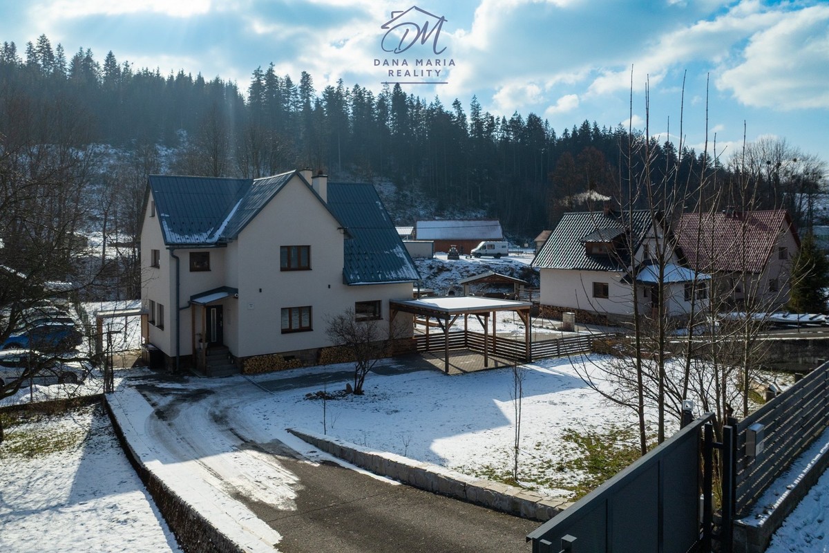 Prodej domu 218 m², pozemek 674 m²