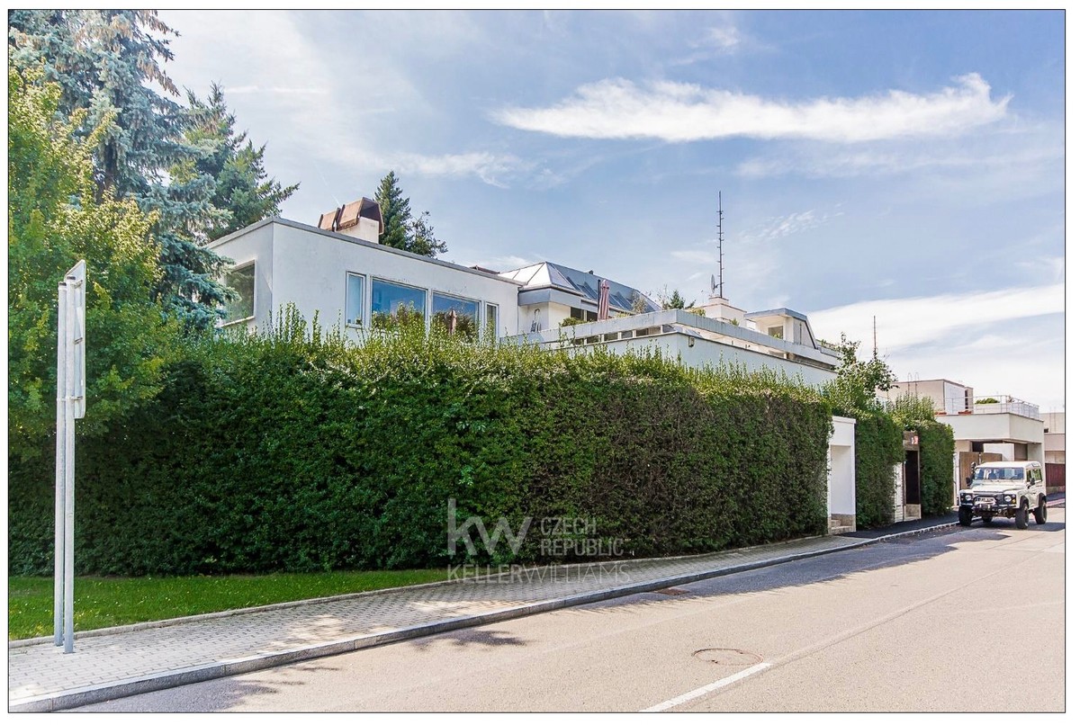 Prodej vily 747 m², pozemek 933 m²