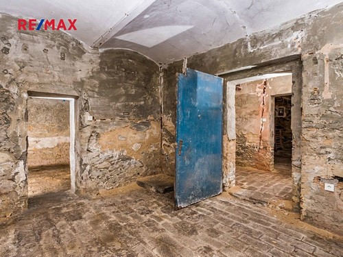 Prodaná vila 904 m², pozemek 1813 m²