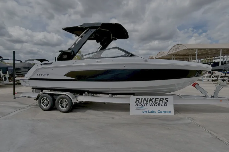 2027 Cobalt Boats R26 Surf