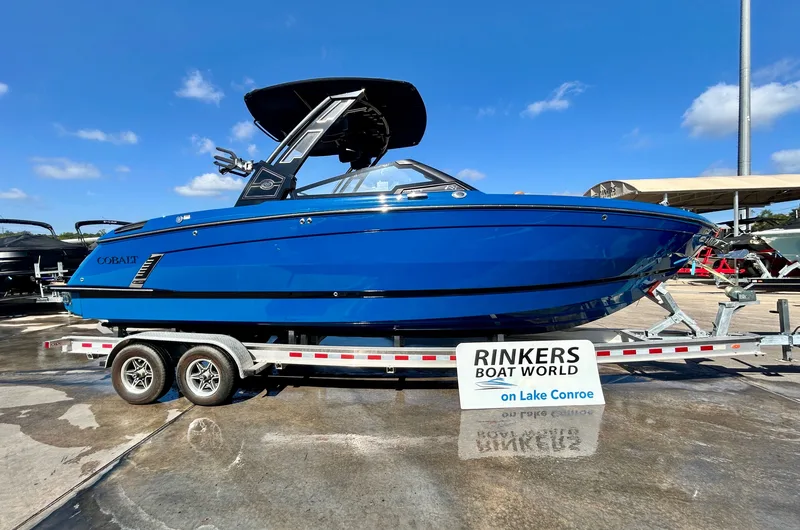 2027 Cobalt Boats R8 Surf