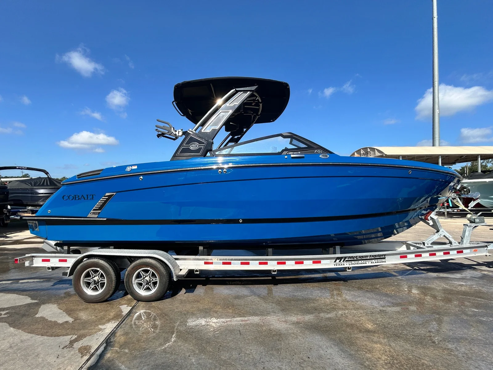 2027 Cobalt Boats R8 Surf - 2
