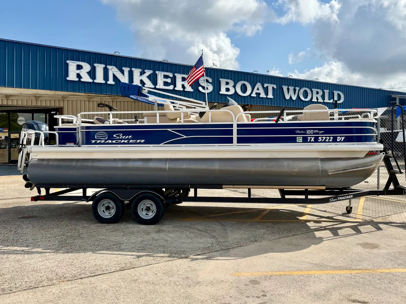 2017 Sun Tracker Fishing Barge 22 DLX - 1