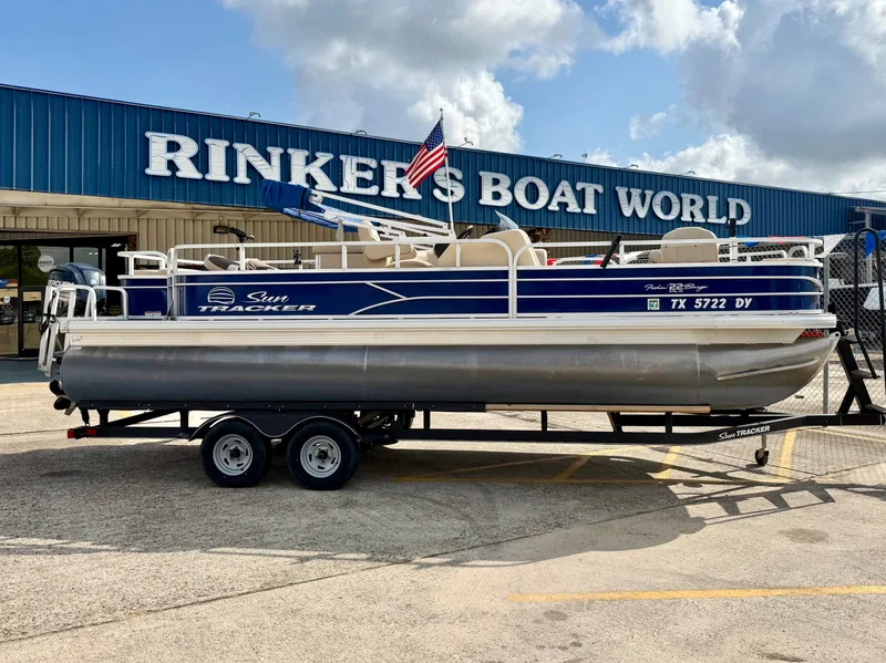 2017 Sun Tracker Fishing Barge 22 DLX