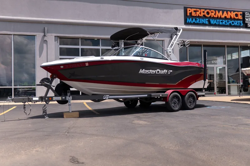 2018 MasterCraft XT 21