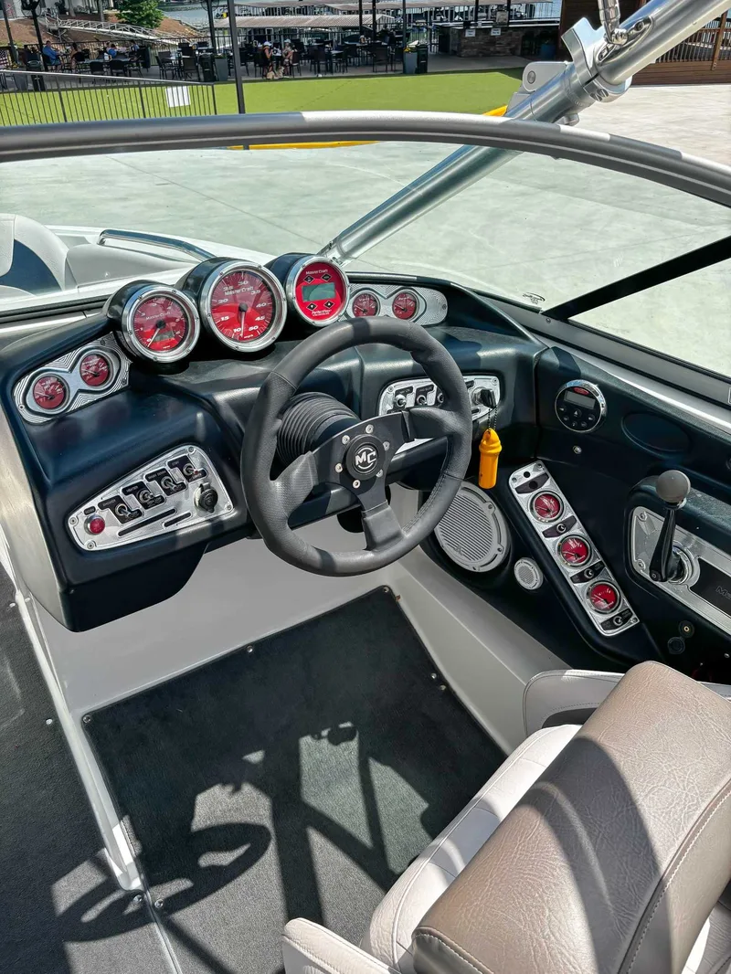 2006 MasterCraft X2, photo 13 of 18