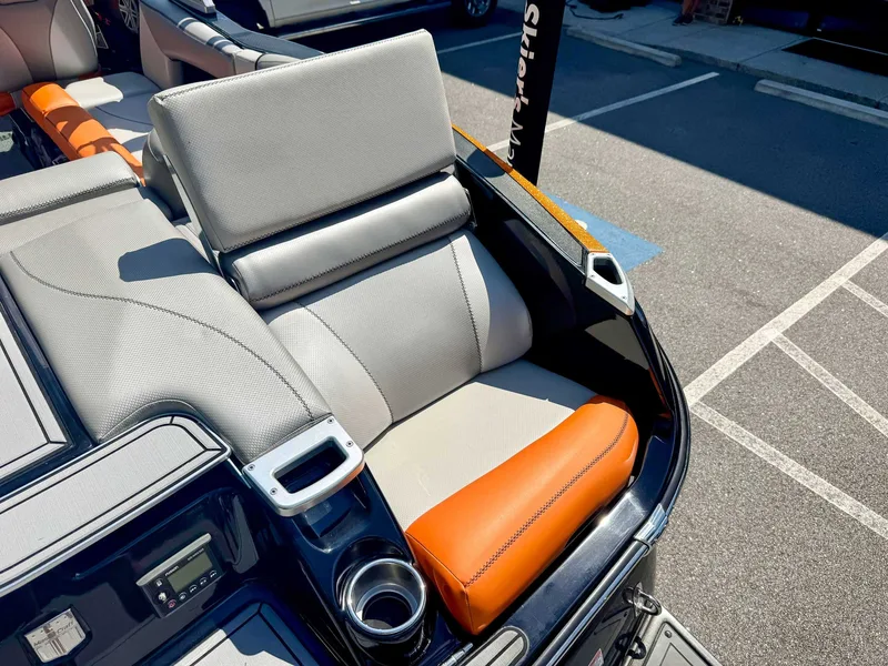 2017 MasterCraft X23, photo 11 of 22