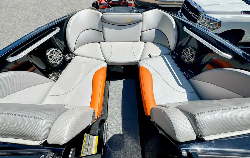 2017 MasterCraft X23, photo 14 of 22