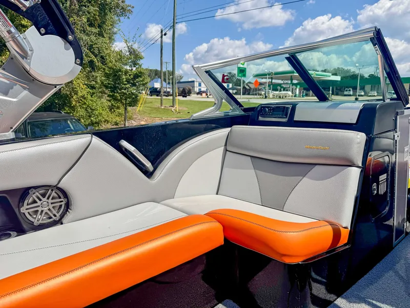 2017 MasterCraft X23, photo 17 of 22