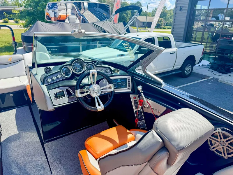 2017 MasterCraft X23, photo 18 of 22
