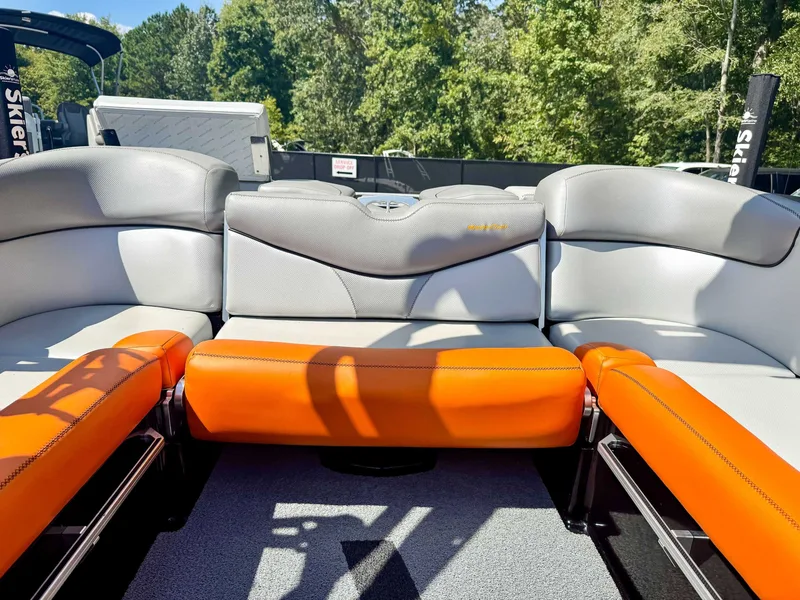 2017 MasterCraft X23, photo 21 of 22