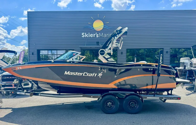 2017 MasterCraft X23, photo 5 of 22