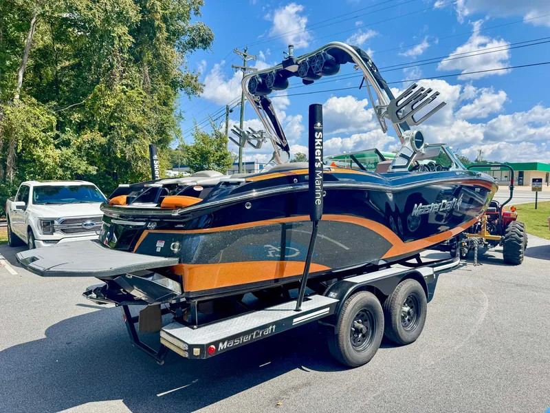 2017 MasterCraft X23, photo 7 of 22