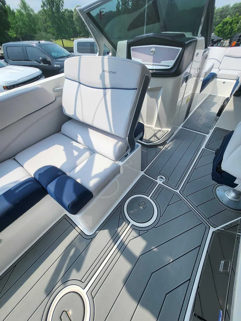 2018 MasterCraft X26, photo 12 of 18