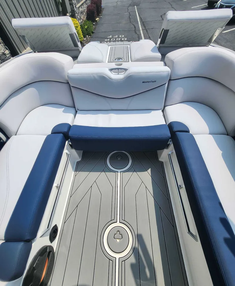 2018 MasterCraft X26, photo 16 of 18