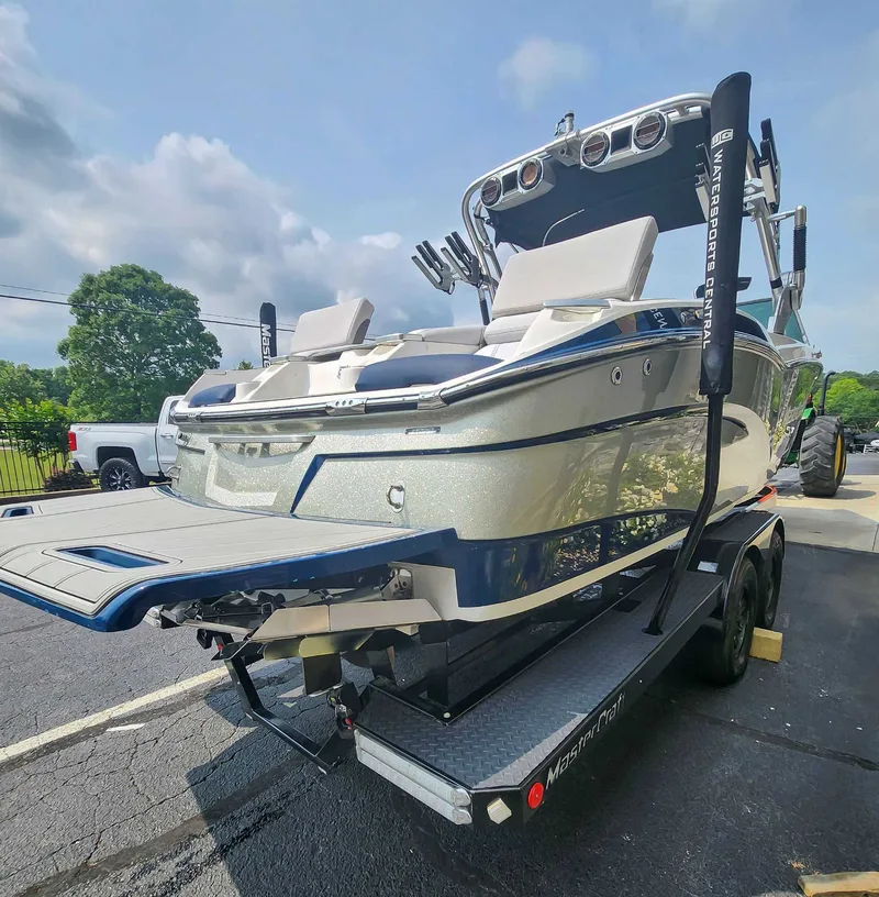 2018 MasterCraft X26, photo 6 of 18