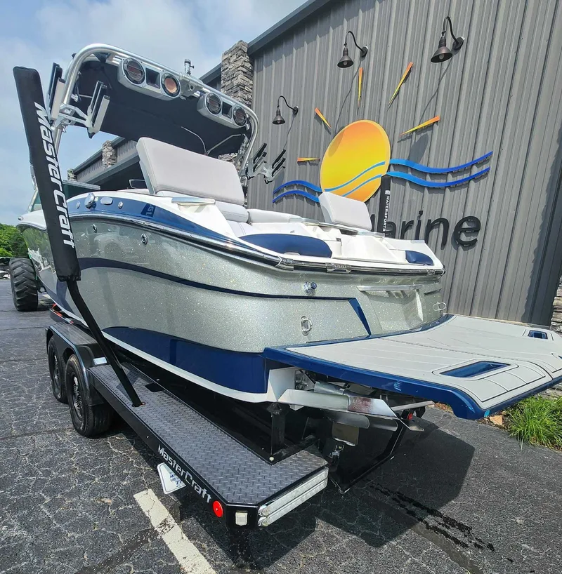 2018 MasterCraft X26, photo 7 of 18