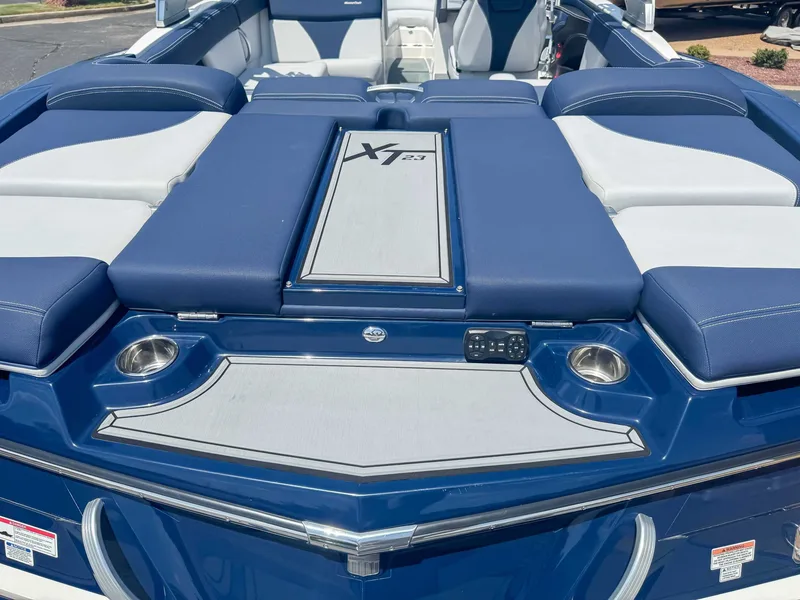 2019 MasterCraft XT23, photo 10 of 24