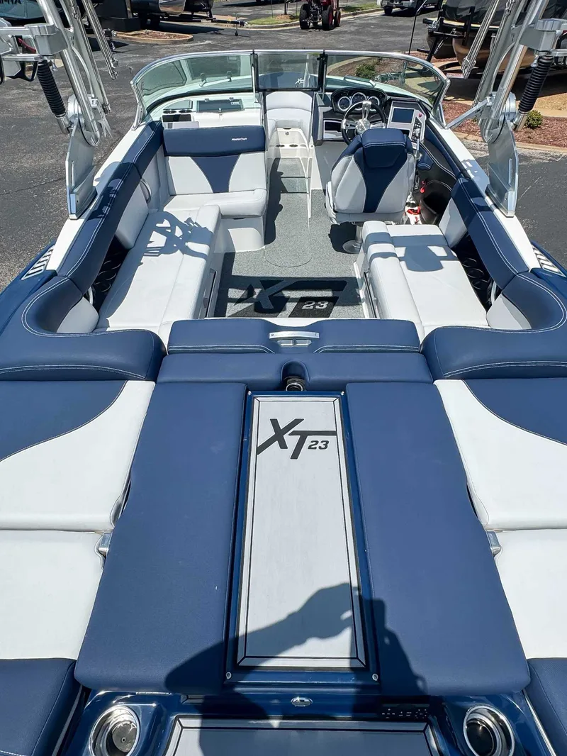 2019 MasterCraft XT23, photo 12 of 24
