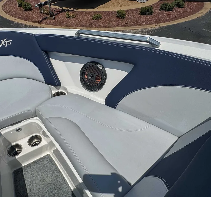 2019 MasterCraft XT23, photo 15 of 24