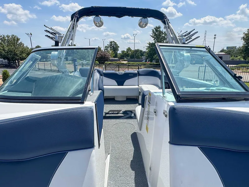 2019 MasterCraft XT23, photo 16 of 24