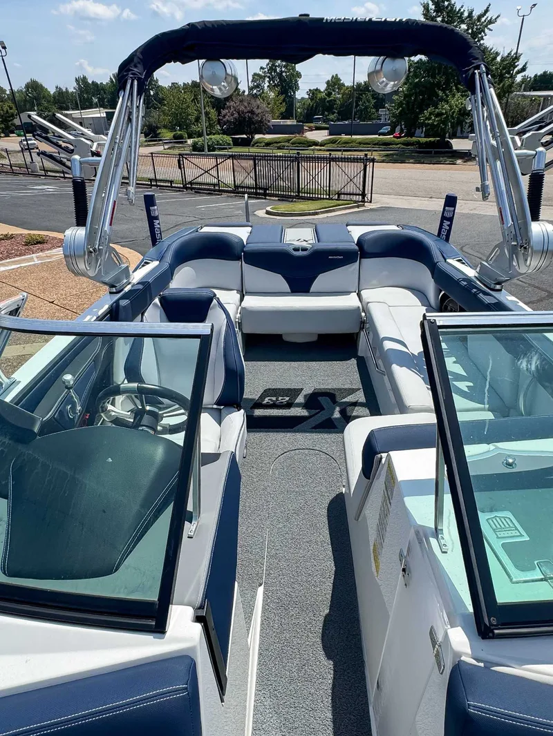 2019 MasterCraft XT23, photo 17 of 24