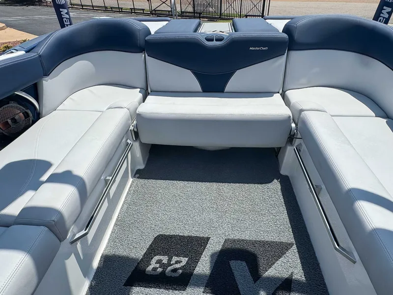 2019 MasterCraft XT23, photo 22 of 24