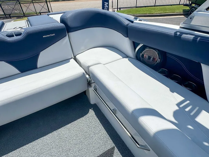 2019 MasterCraft XT23, photo 24 of 24