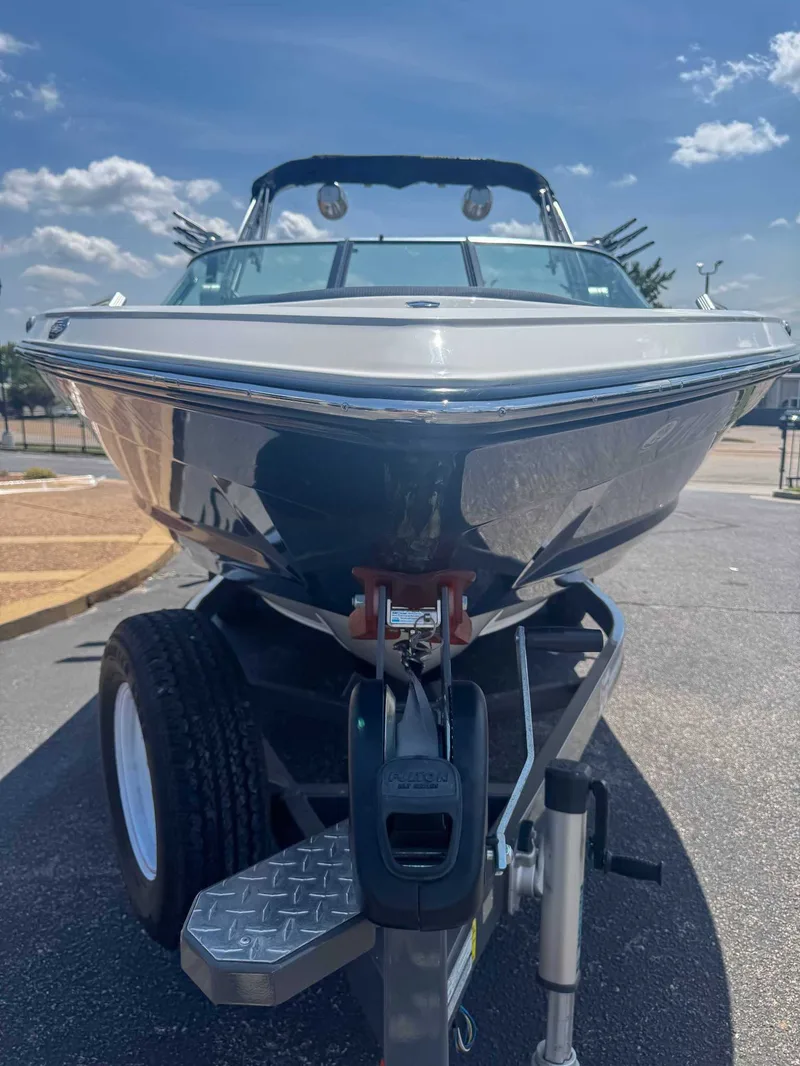 2019 MasterCraft XT23, photo 4 of 24