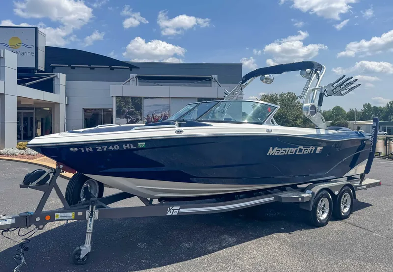 2019 MasterCraft XT23, photo 5 of 24