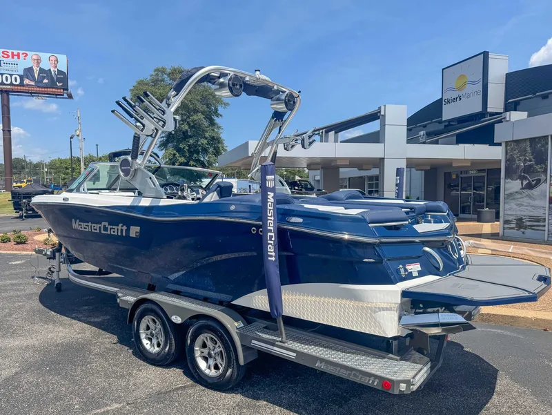 2019 MasterCraft XT23, photo 7 of 24