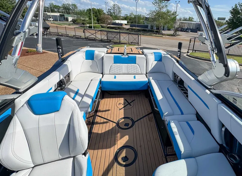 2019 MasterCraft X24, photo 13 of 20