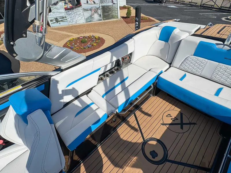 2019 MasterCraft X24, photo 17 of 20
