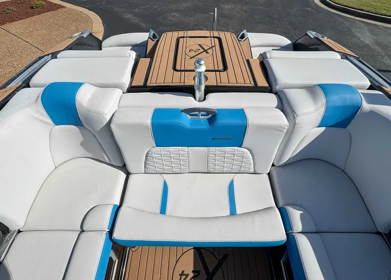 2019 MasterCraft X24, photo 18 of 20