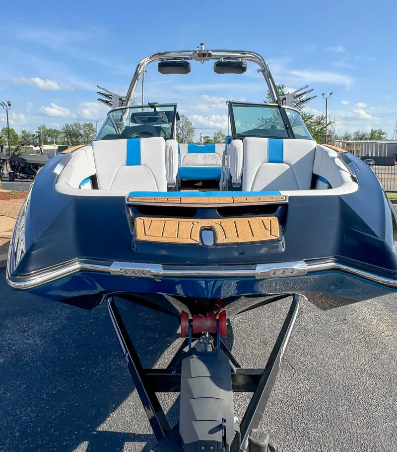 2019 MasterCraft X24, photo 4 of 20