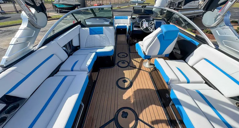 2019 MasterCraft X24, photo 8 of 20