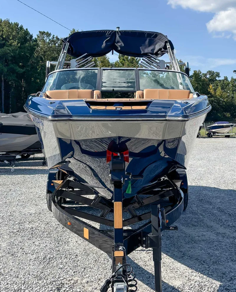 2020 MasterCraft X24, photo 2 of 21