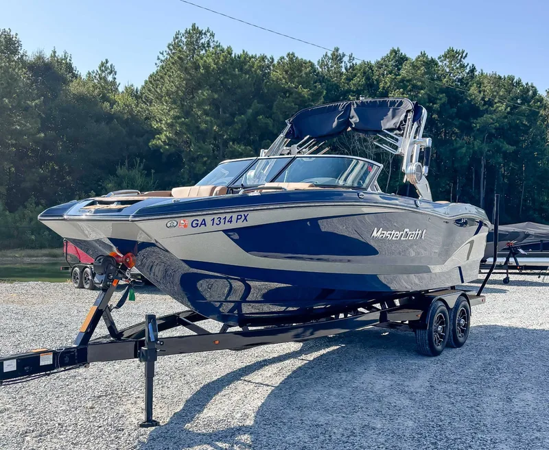 2020 MasterCraft X24, photo 3 of 21