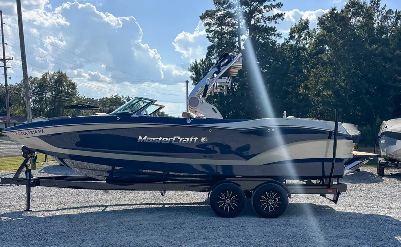 2020 MasterCraft X24, photo 4 of 21