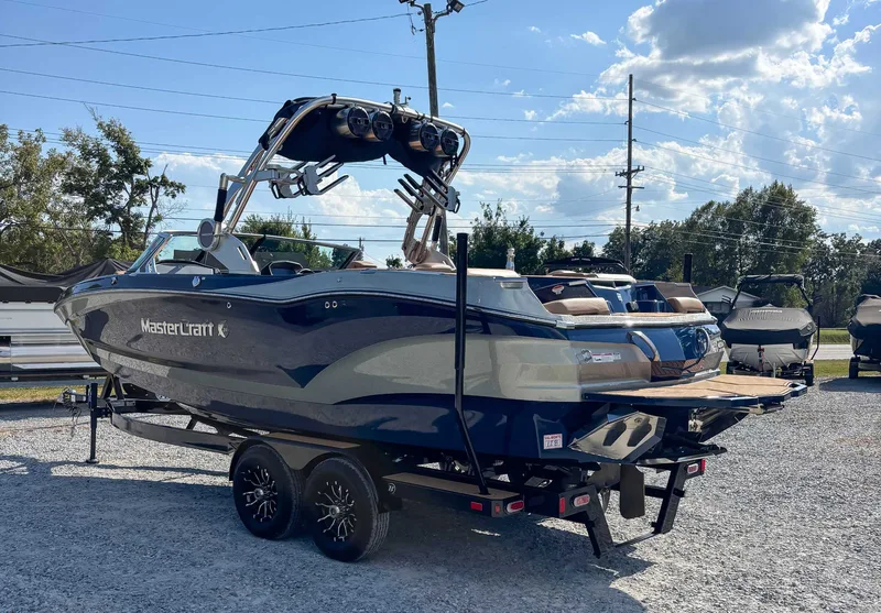 2020 MasterCraft X24, photo 5 of 21