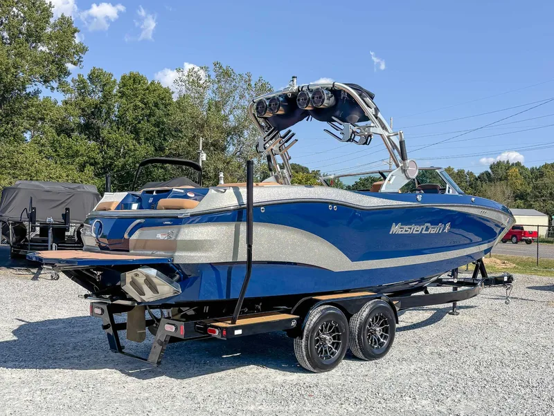 2020 MasterCraft X24, photo 6 of 21