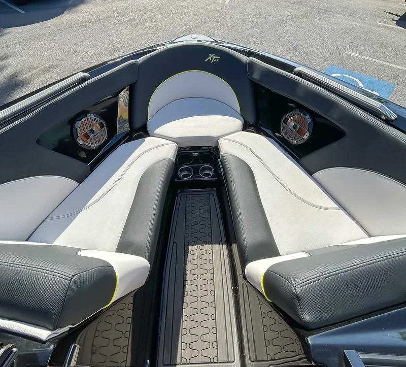 2020 MasterCraft XT23, photo 12 of 22