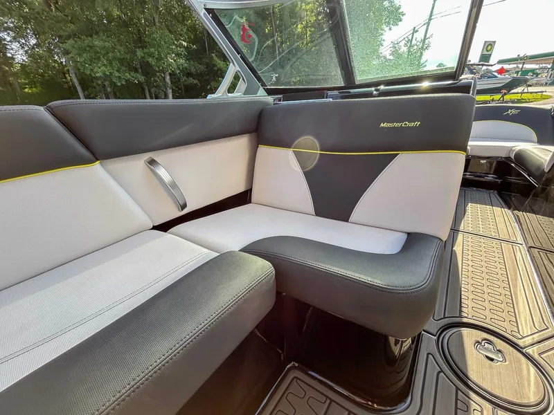 2020 MasterCraft XT23, photo 16 of 22