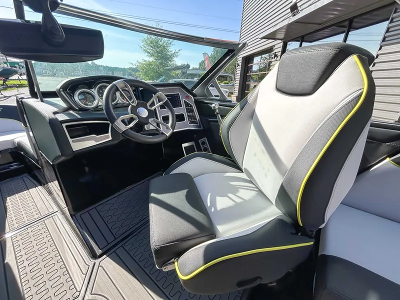 2020 MasterCraft XT23, photo 17 of 22